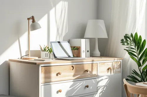 Commode ancienne en bois entièrement relookée en style scandinave, lignes épurées, teintes claires et ambiance nordique chaleureuse